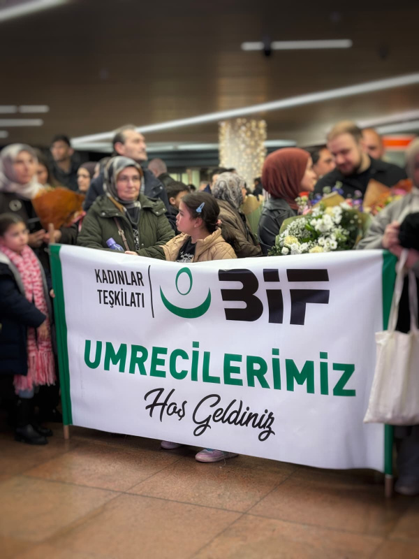 İki kafile halinde gelen umrecilerimiz coşkuyla karşılandı